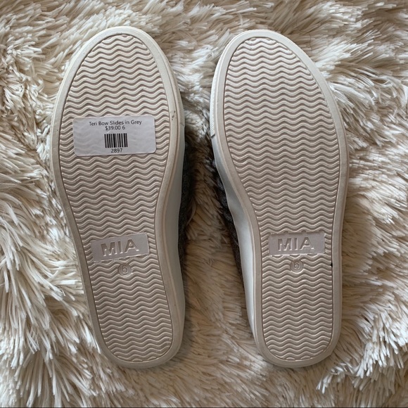 MIA Teri Bow Slides, Twist Detail - Picture 5 of 5